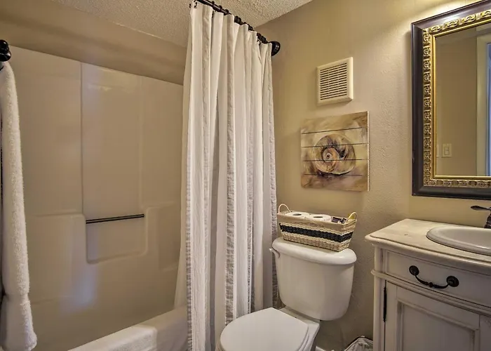 Holiday home Getaway W/ Pool, & Access! *