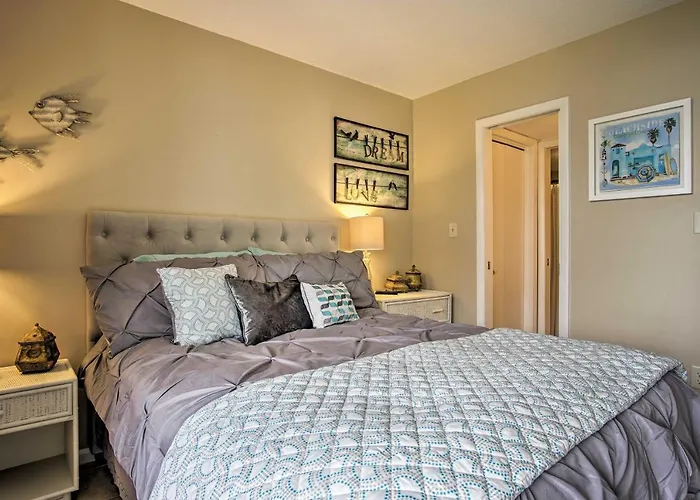 Holiday home Getaway W/ Pool, & Access!